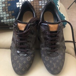 Tennis shoes Louis Vuitton